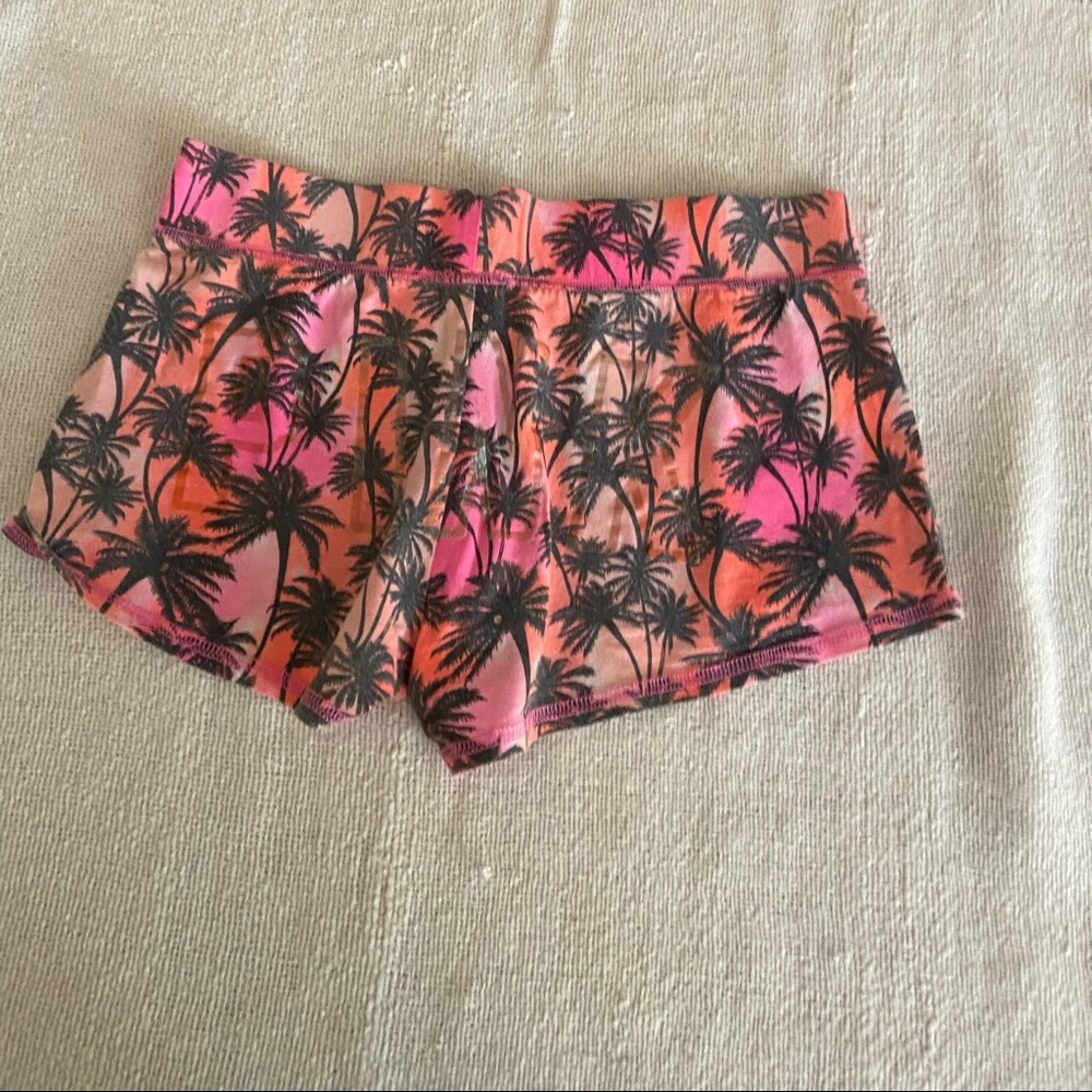 🌹-Girls pink shorts with palm trees